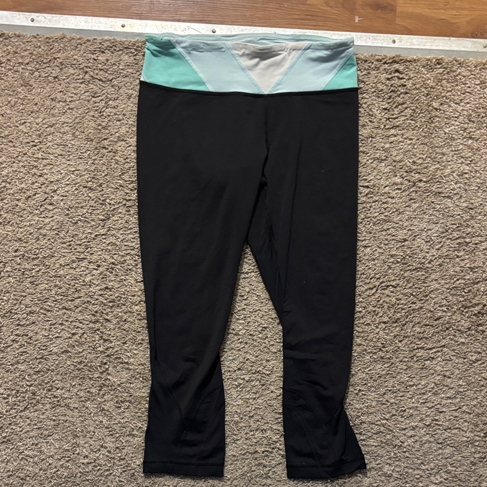 Lululemon Woman’s 6 Black Running Capri Leggings Pastel Colorblock Waistband